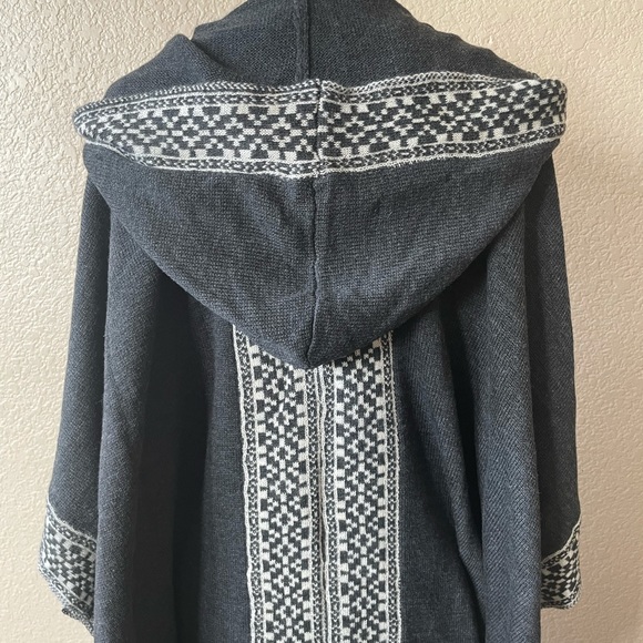 Hooded Poncho Sweater - Picture 4 of 8